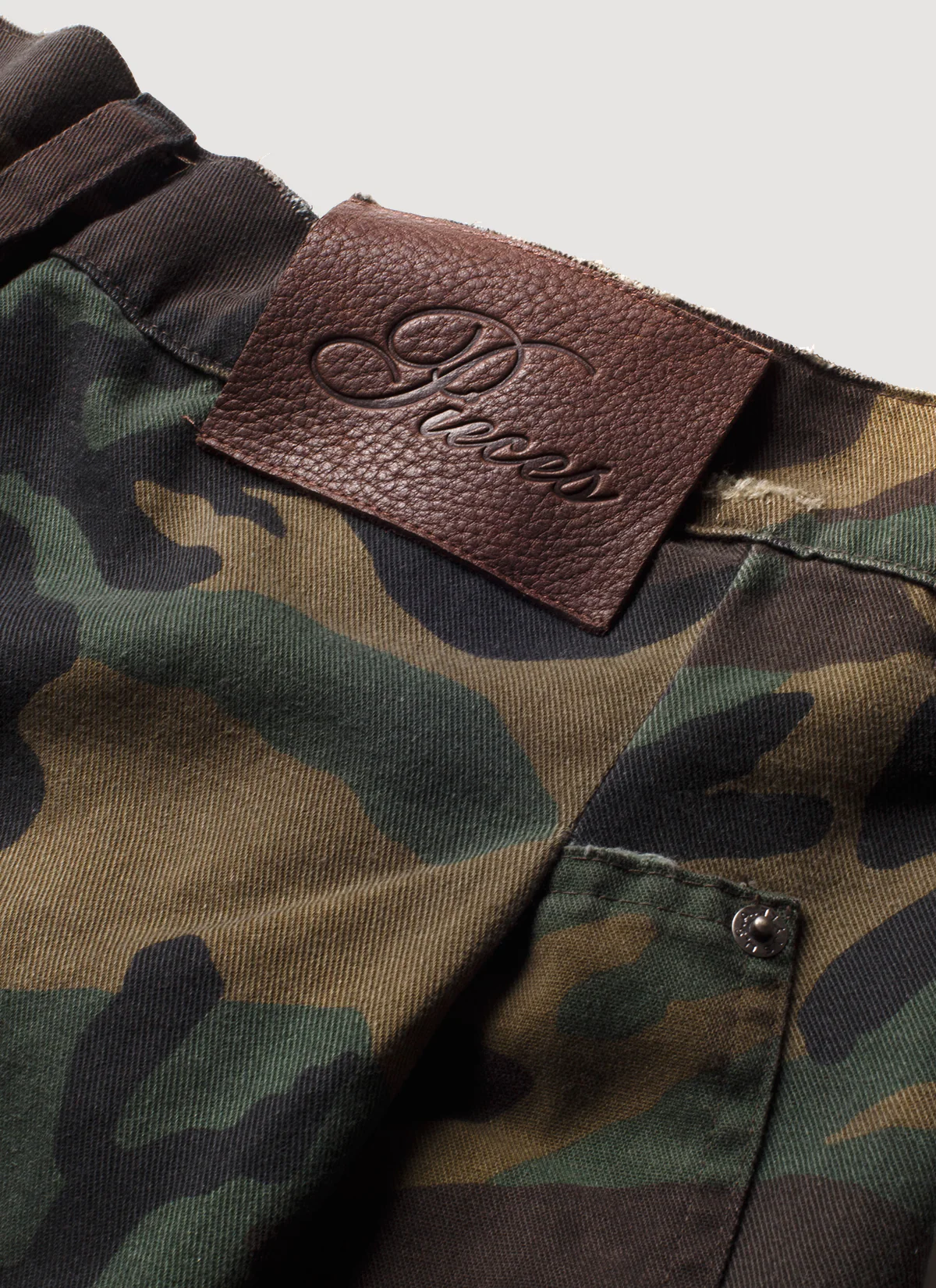 Pieces Back Pleat Shorts Dirty Camo - Image 5